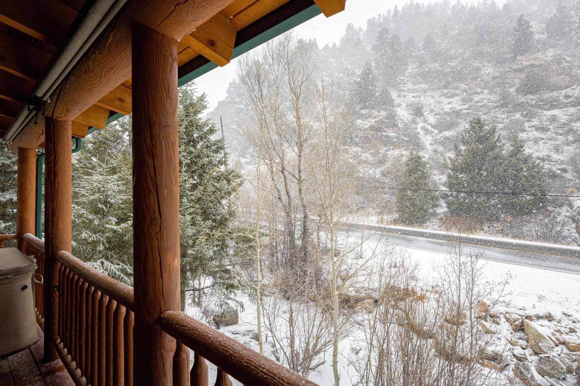 הוילה Iconic Log Cabin Escape - Idaho Springs - Hot Tub מראה חיצוני תמונה