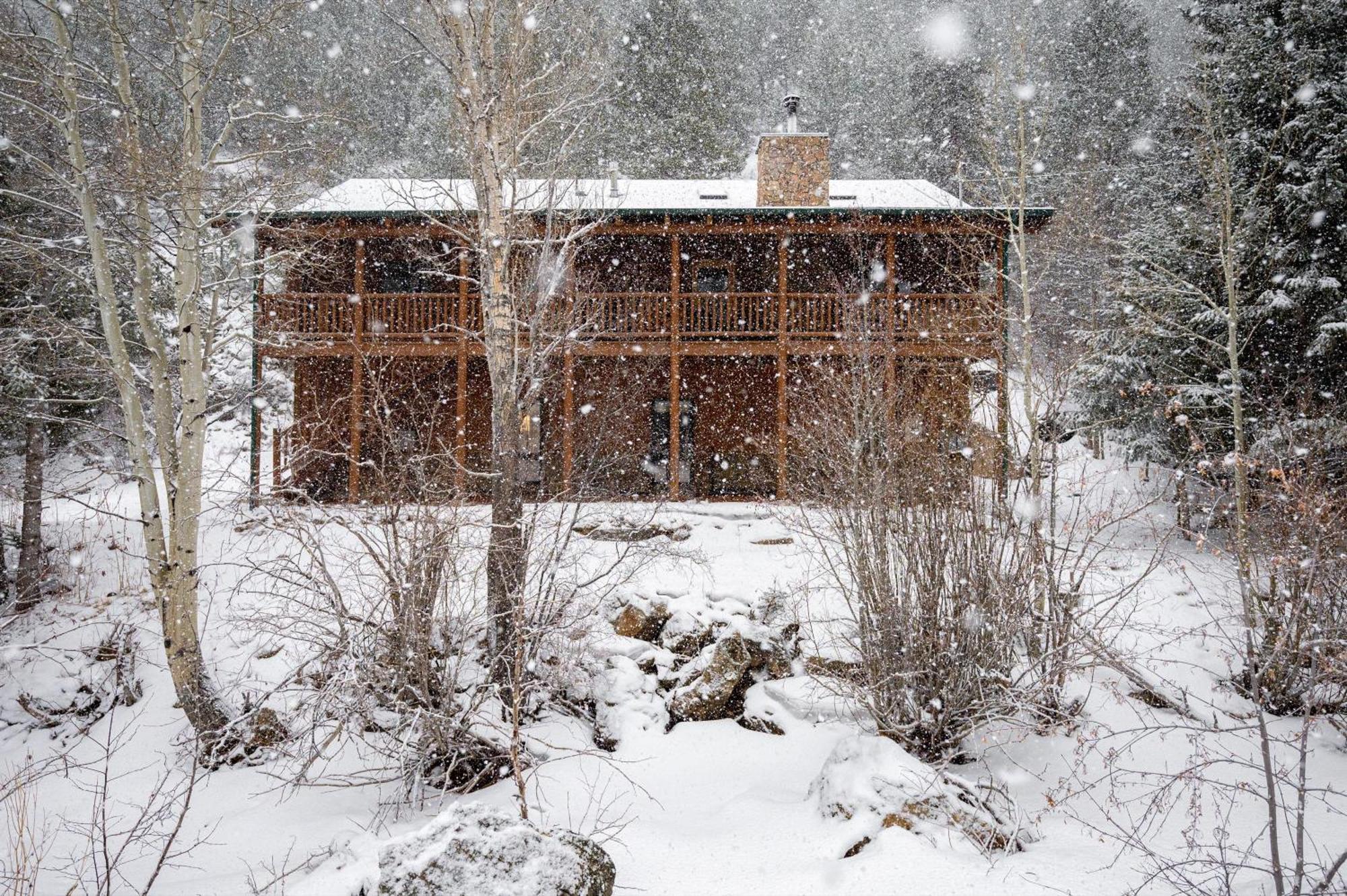 הוילה Iconic Log Cabin Escape - Idaho Springs - Hot Tub מראה חיצוני תמונה